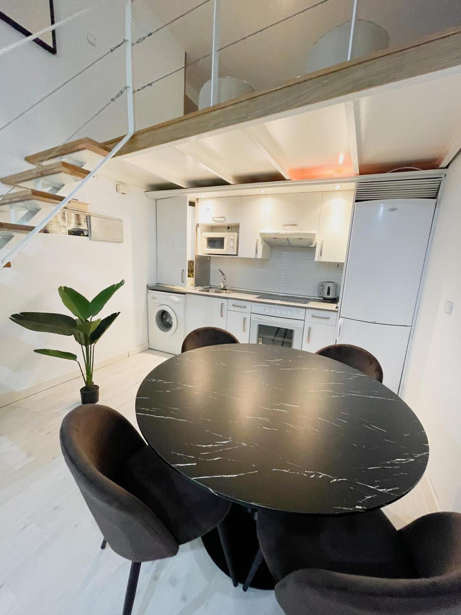 マドリードCarretas Duplex Interiorアパートメント エクステリア 写真